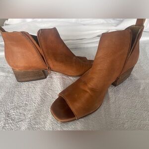 Corso Comi peep-toe leather booties